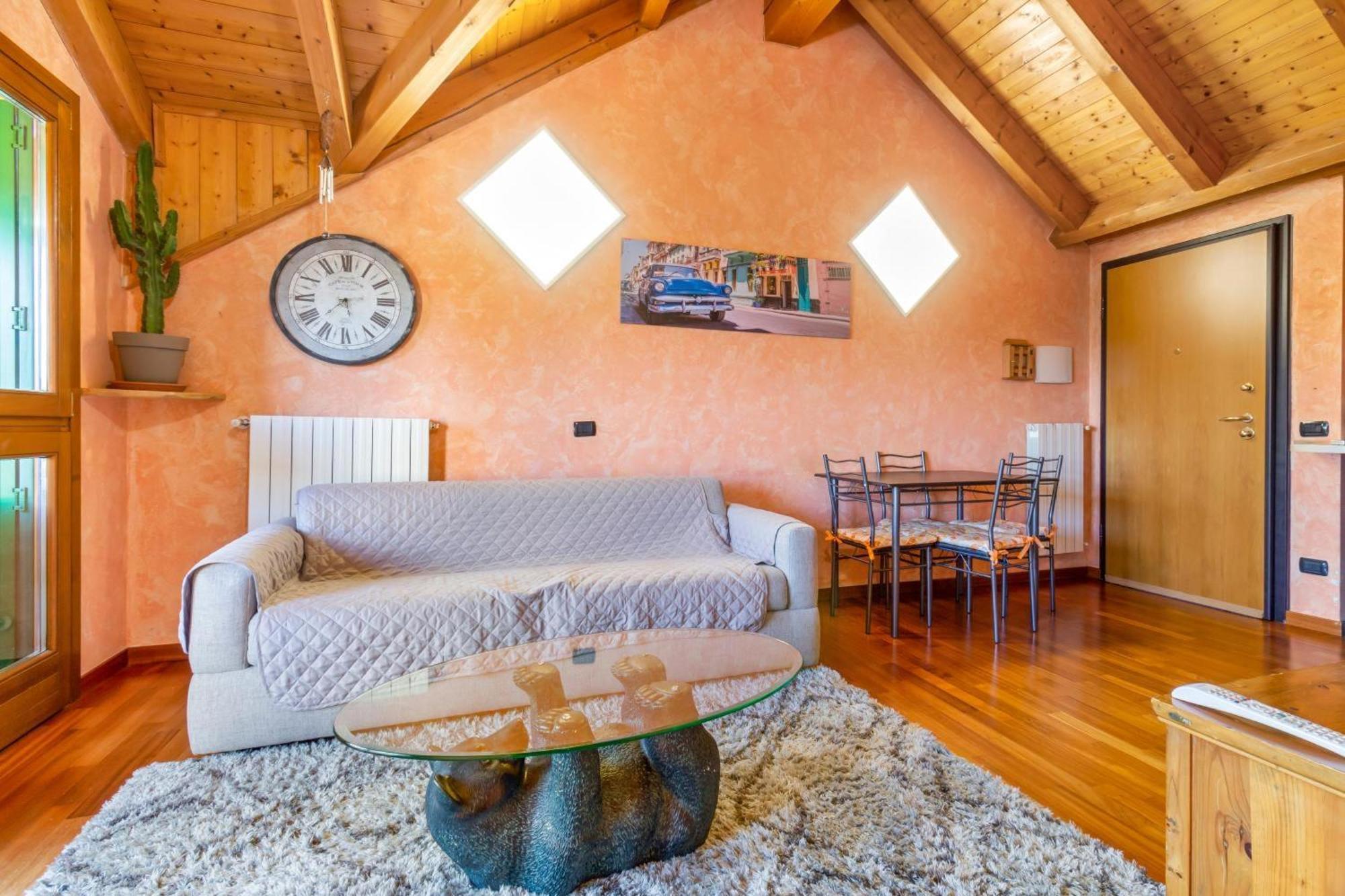 Lovely Orange House Viggiù Extérieur photo